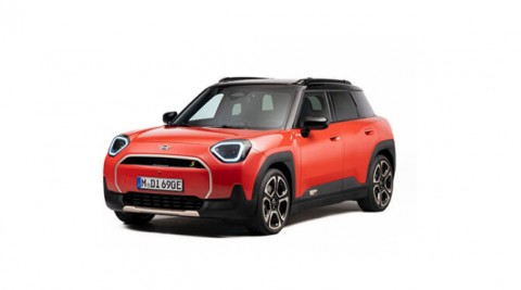 視線を集める、エナジーがある。ついに登場これがACEMAN.